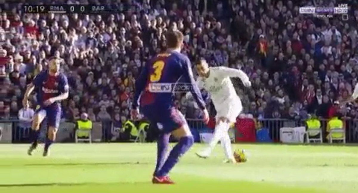NicoAdab's tweet photo. En el 99% de los casos acaba en tiro. Pero solo el mejor jugador del mundo es capaz de esto https://t.co/ZSl3y4YfLy