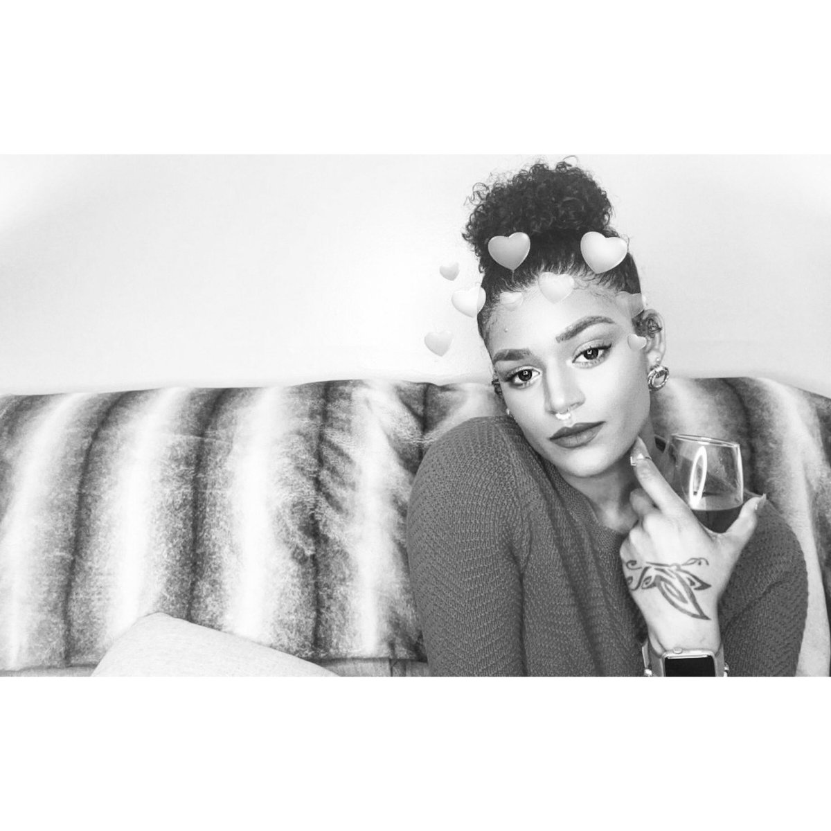 laksmysanchez's tweet image. Ran outta captions ✌🏾 😎 ————————————
#CurlsNightOut #Wine #CurlyHair #Love #Me #Beautiful #Goodmorning