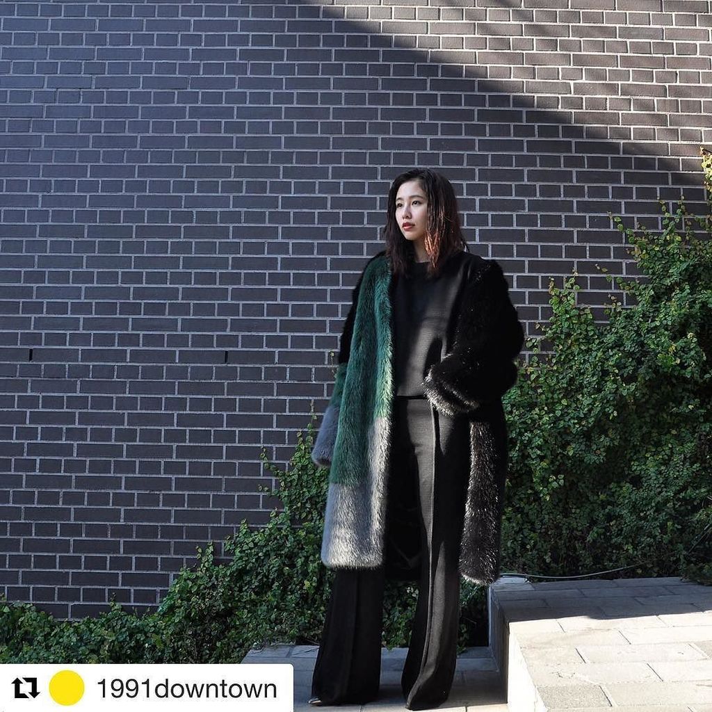 Defectonline's tweet photo. Stylish christmas🎄 #fauxfurcoat #defectwomen https://t.co/rDxl8QHsba https://t.co/4WtG57WX1F
