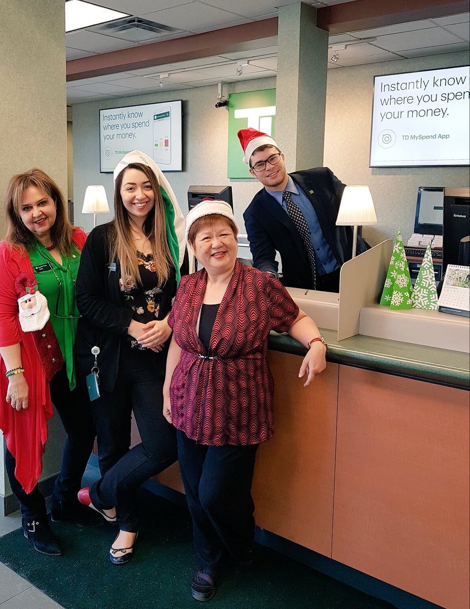 Happy holidays from the Lynn Valley crew 🤓 @MauroManzi_TD @SilviaL_TD <a href="/JuliaKelly_TD/">Julia</a>