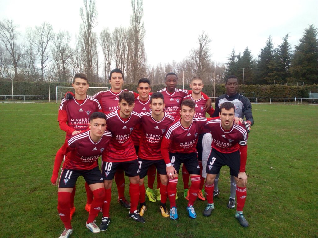 Final en el Soto 2-0
Los jabatillos del <a href="/Mirandes_B/">CD Mirandés B</a> no pudieron cerrar el año con una victoria ante el <a href="/Nela_CF/">Villarcayo Nela C.F.</a> 
Que esto no empañe vuestra gran temporada hasta el momento rojillos. A descansar y volver más fuertes en el 2018💪🏽💪🏽
#VillarcayoMirandésB