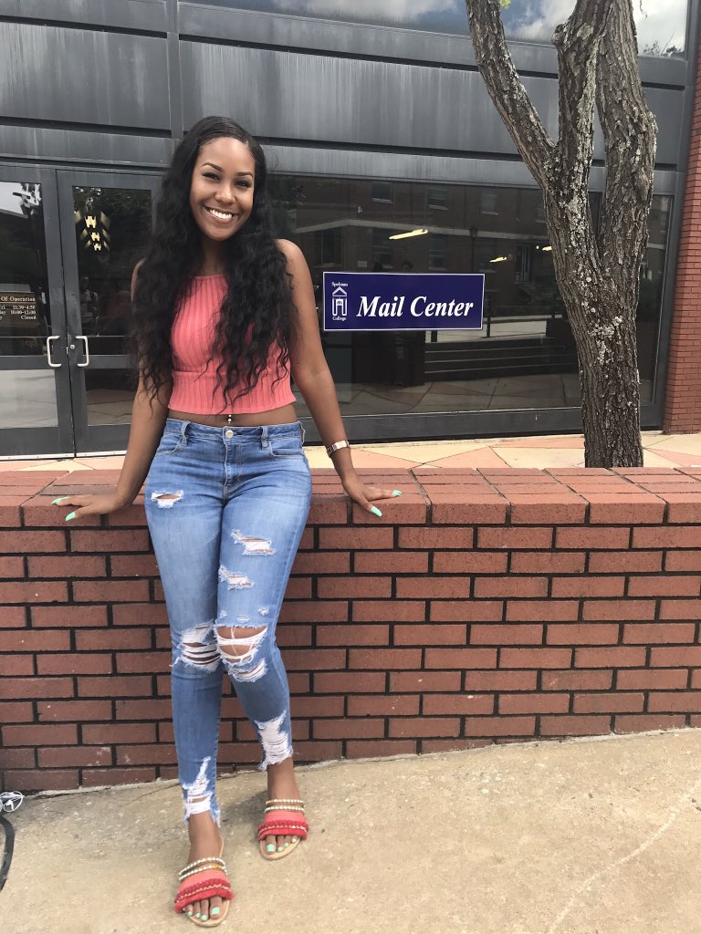 tarynnicole___'s tweet photo. #BlackQueensofSpelman you got such a pretty mind 💙 https://t.co/zS7pTaKeaf