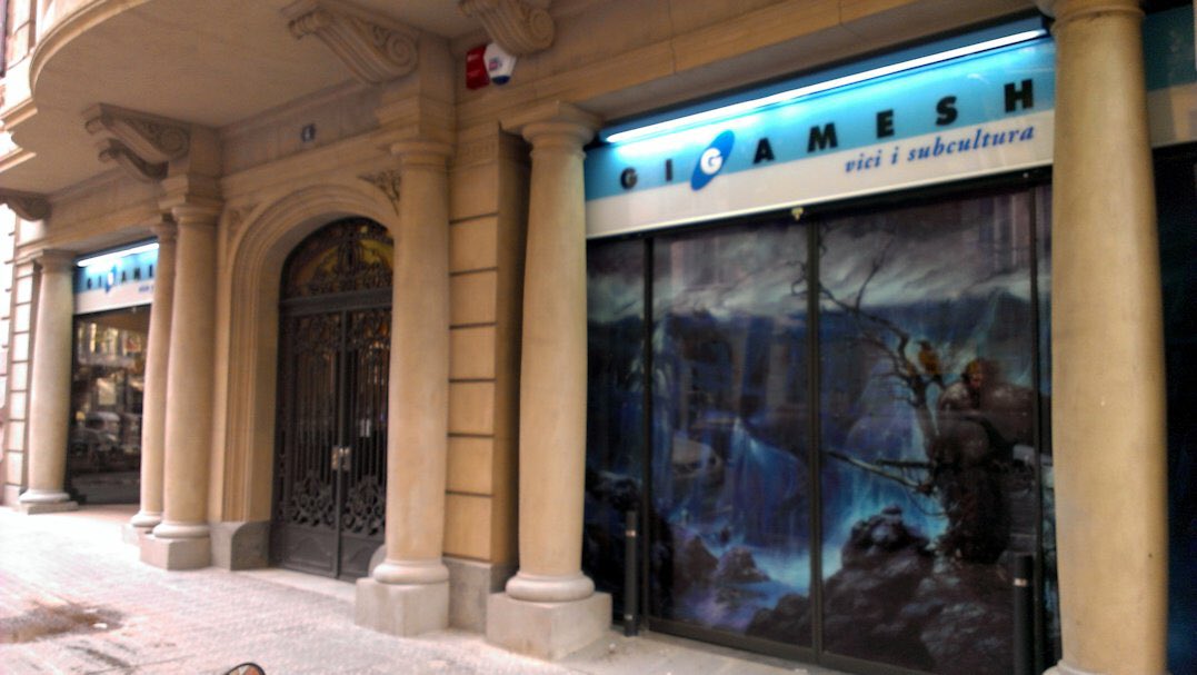 GigameshTienda's tweet image. “En Gigamesh nos esperan 500 metros cuadrados de arenas movedizas: entrar aquí supone tanto para el friqui como para el incauto altas posibilidades de salir, muchas horas después, dando testimonio de lo placentero que es el infierno de lo fantástico.”

revistacontrapunto.es/descargas/nume…