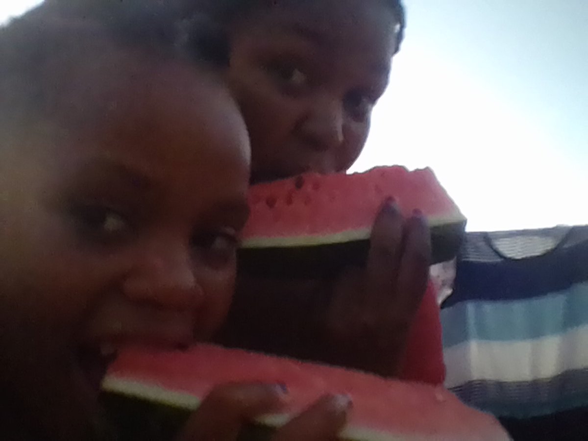matekane_lerato's tweet photo. If u know this pls rt https://t.co/TRk834hsir