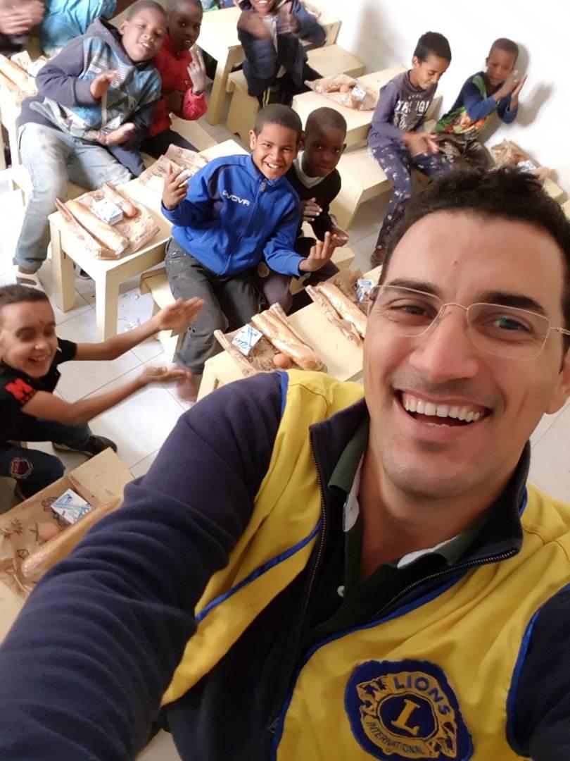 LC_NkcDoyen's tweet photo. #Lionsclub Petit déjeuner offert aux enfants de l'école GeorgesTounkara #sopapa @yasser76 @lcnpalmier @KaneAbdallahi https://t.co/NsqP5Q5Cme