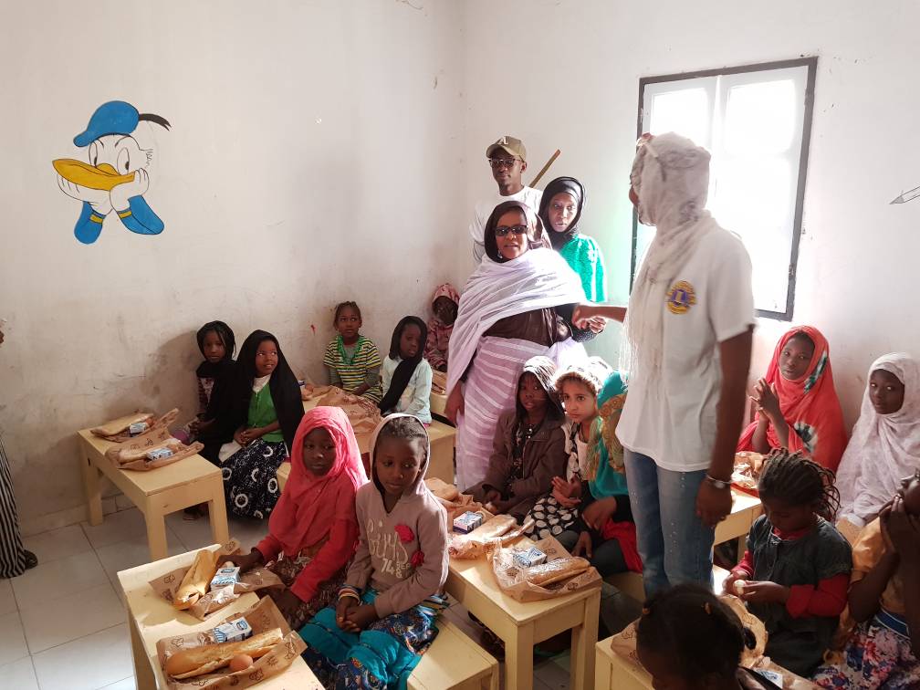 LC_NkcDoyen's tweet photo. #Lionsclub Petit déjeuner offert aux enfants de l'école GeorgesTounkara #sopapa @yasser76 @lcnpalmier @KaneAbdallahi https://t.co/NsqP5Q5Cme