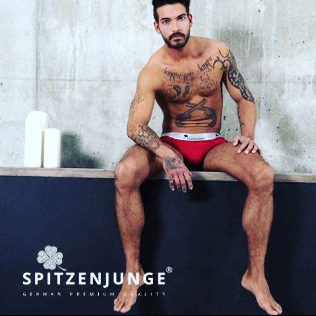 Ihr Spitzenjung´s, kommet, o kommet doch all`🎶
Wir wünschen Euch wunderschöne Feiertage und viel Freude beim Verschenken. Wir verschenken viel dieses Jahr das Modell André in rot <3