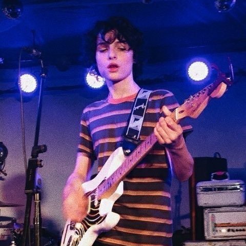 _softmileven_'s tweet photo. solo quiero decir que finn wolfhard tiene apenas 15 y ya actuó en la pelicula de terror más taquillera, en la serie más popular de netflix, además es modelo y tiene una banda, es super TALENTOSO, inteligente, divino y puro, no es problemático y merece ser protegido a toda costa https://t.co/aaiOJaknBQ