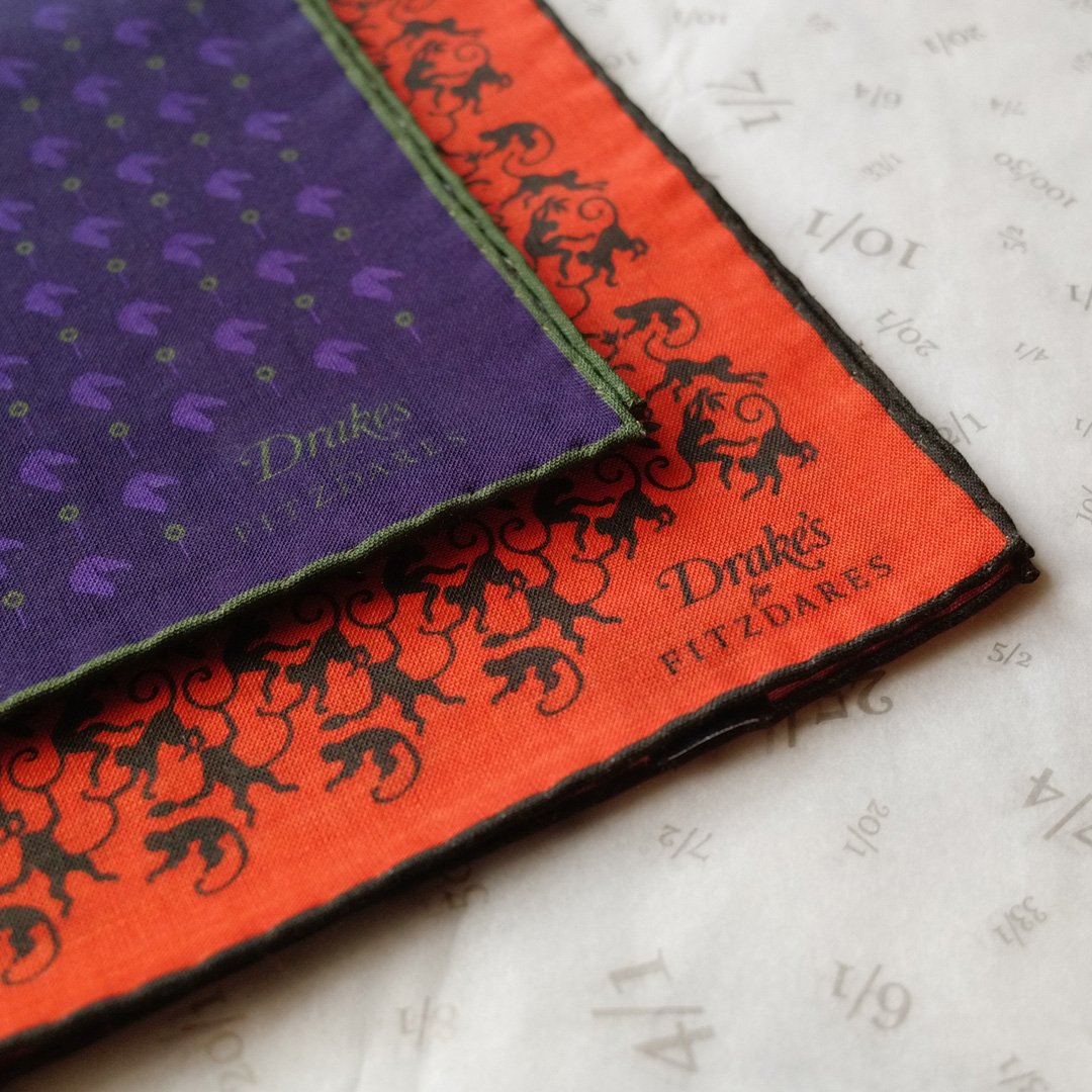 Fitzdares's tweet photo. A monkey each-way or first past the post?
We are delighted to present this new pocket square from the champion of British tailoring – @drakes_diary. Designed expressly for Fitzdares, it was handmade in London using the finest silk and wool.
#FewHaveIt #FitzdaresGifts #Drakes https://t.co/YejRJpkh7w