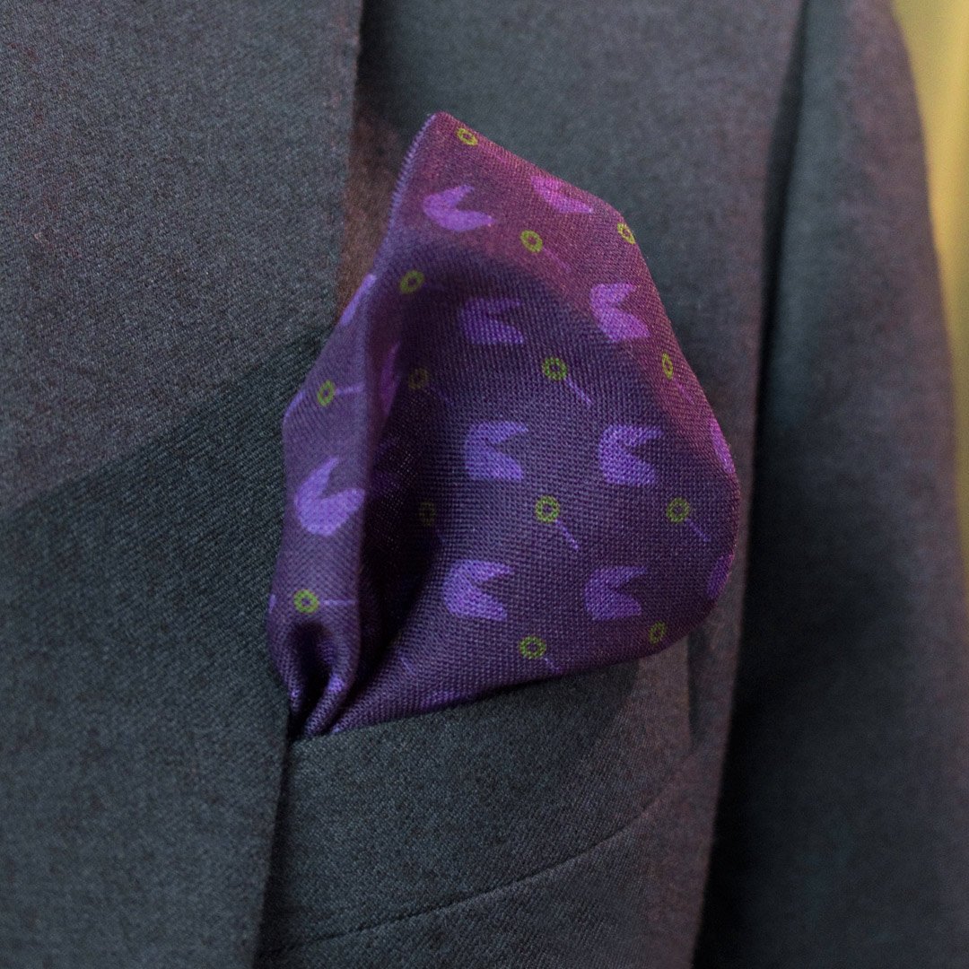 Fitzdares's tweet photo. A monkey each-way or first past the post?
We are delighted to present this new pocket square from the champion of British tailoring – @drakes_diary. Designed expressly for Fitzdares, it was handmade in London using the finest silk and wool.
#FewHaveIt #FitzdaresGifts #Drakes https://t.co/YejRJpkh7w