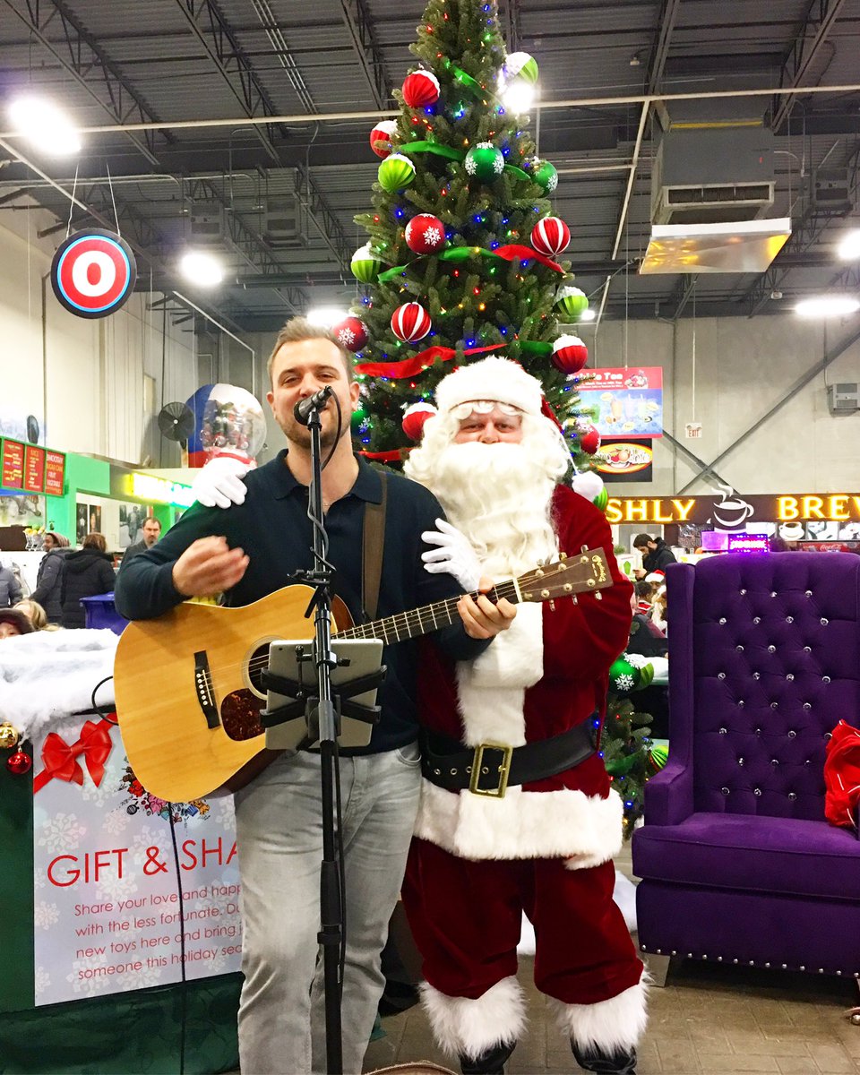 pickeringmarket's tweet photo. Come by the Pickering Markets and listen to some great music by @_bradlymitchell, while getting a selfie with SANTA! OPEN to 9AM - 5PM! #PickeringMarkets #HappyHolidays #MerryChristmas https://t.co/eFpDDeSKX2