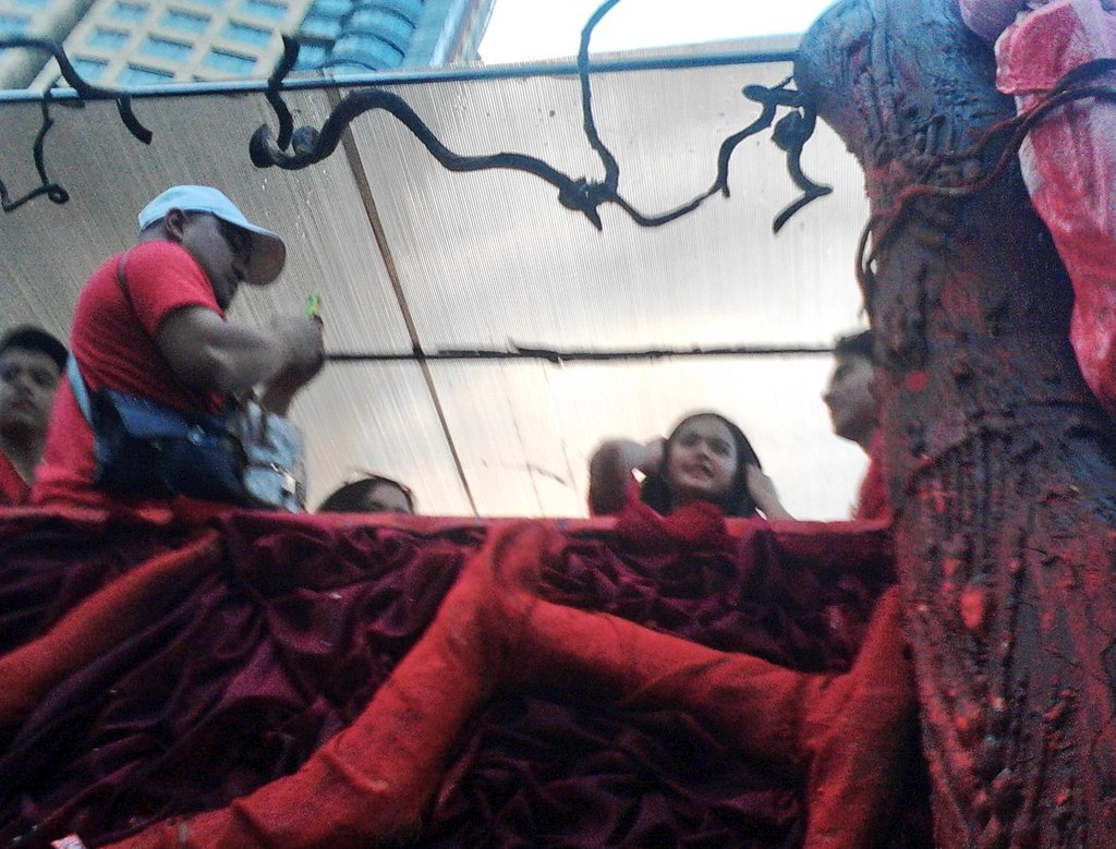 juliepearlbedia's tweet photo. Sir, paki-upload daw po yung pictures nila. Haha!! ππβ€β€ @MissMarisRacal @Hashtag_Jameson #HauntedForestFloat https://t.co/Mc0MVQs5MJ