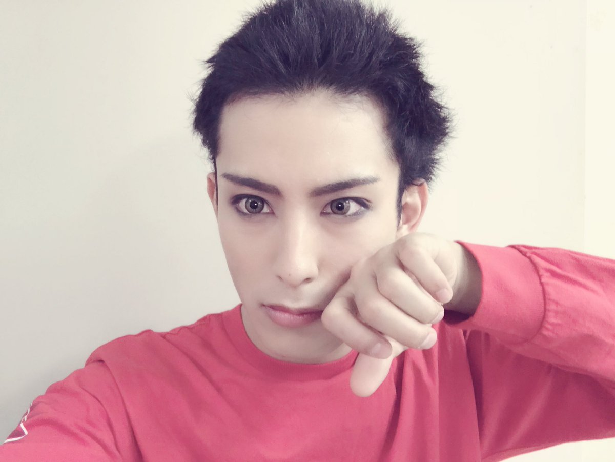 ট ইট র 武子直輝 舞台 刀剣乱舞 ジョ伝 三つら星刀語り 大阪公演3日目も無事終わりました 本日も御来場頂き誠にありがとうございます 明日はいよいよ大阪公演千秋楽 最後まで気を引き締めて戦う 山伏国広と 昨日みんなと焼肉行ったよ 髪も伸び