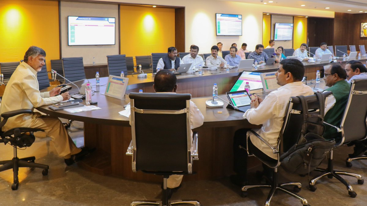 N Chandrababu Naidu On Twitter Held A Meeting With State