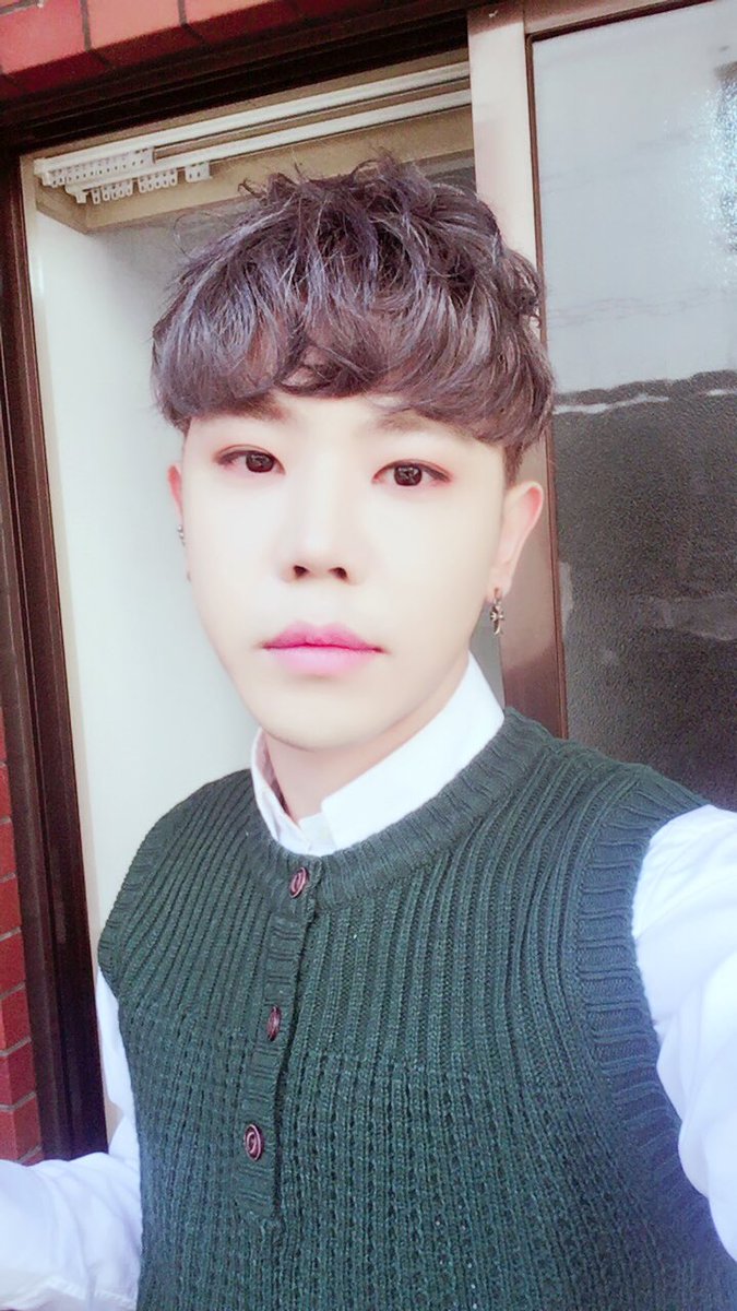 AxisB_HOON's tweet photo. みんながいるなら
いつまでもぼくはいる https://t.co/0cVd5JJZ5P