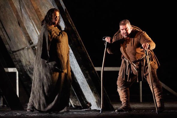 Ready for my last performance tonight of Rigoletto (and n.294 of my career🙈) before Christmas holidays and tomorrow coming back to Italy!! And go, guys of #ROHrigoletto