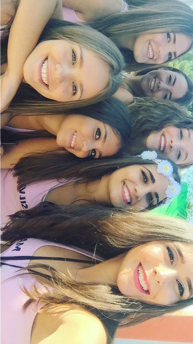 mariaargzz's tweet photo. Much stronger together 😏👸🏽 #uyv #vrx’snight @LauraAtaqns_30 @nadiamanzano10 @Paula_Mateo8 @silvia2mdc @luciianavaa6 @PaulaMarcos16 https://t.co/TiMD0t73hz