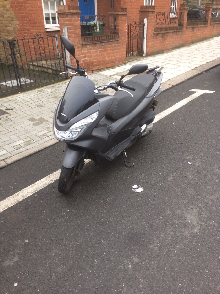 LambethMPS's tweet photo. A moped seen riding without a number plate in Streatham. Checks show insurance policy cancelled in May. One more uninsured vehicle off the road. #LXResponseE #OpReclaim https://t.co/YWbvTDYfqf