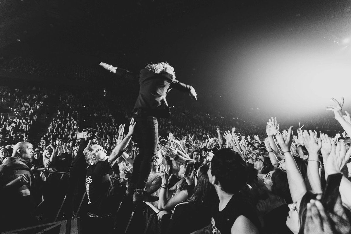 jdoreofficiel's tweet photo. Que ce show était fou, que cette tournée était belle, quelle histoire entre VOUS &amp; NOUS ...❤️
#JDTour #GrandeHistoire #Unique https://t.co/93cIHGc4Ag