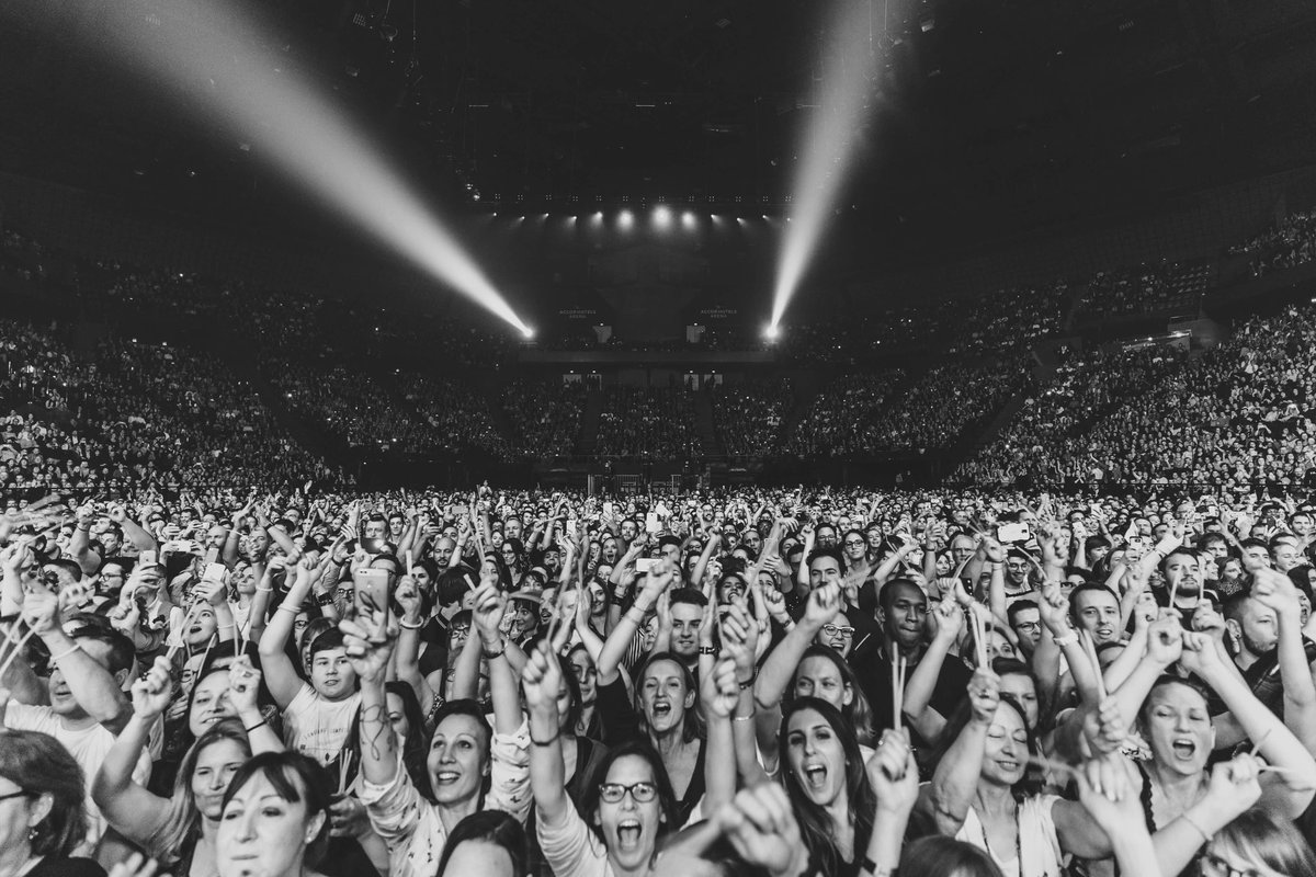 jdoreofficiel's tweet photo. Que ce show était fou, que cette tournée était belle, quelle histoire entre VOUS &amp; NOUS ...❤️
#JDTour #GrandeHistoire #Unique https://t.co/93cIHGc4Ag