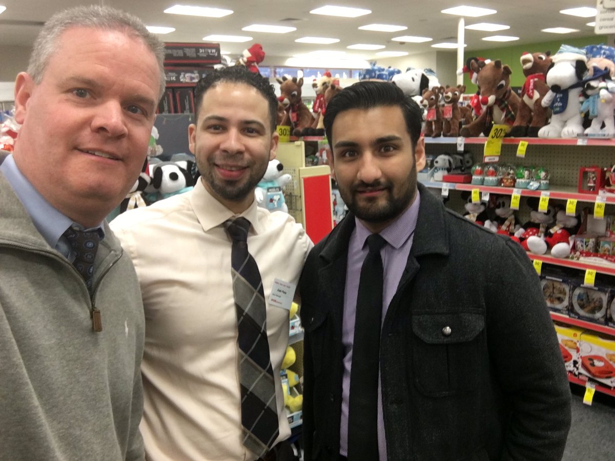 ScottMcElfresh1's tweet photo. Just ran into Pralok - Pharmacy manager and DL EL  - coming in on his day off to get last minute FS sales and service experience in 5861 - thanks for all your help and support! https://t.co/vgSCHUVGGx