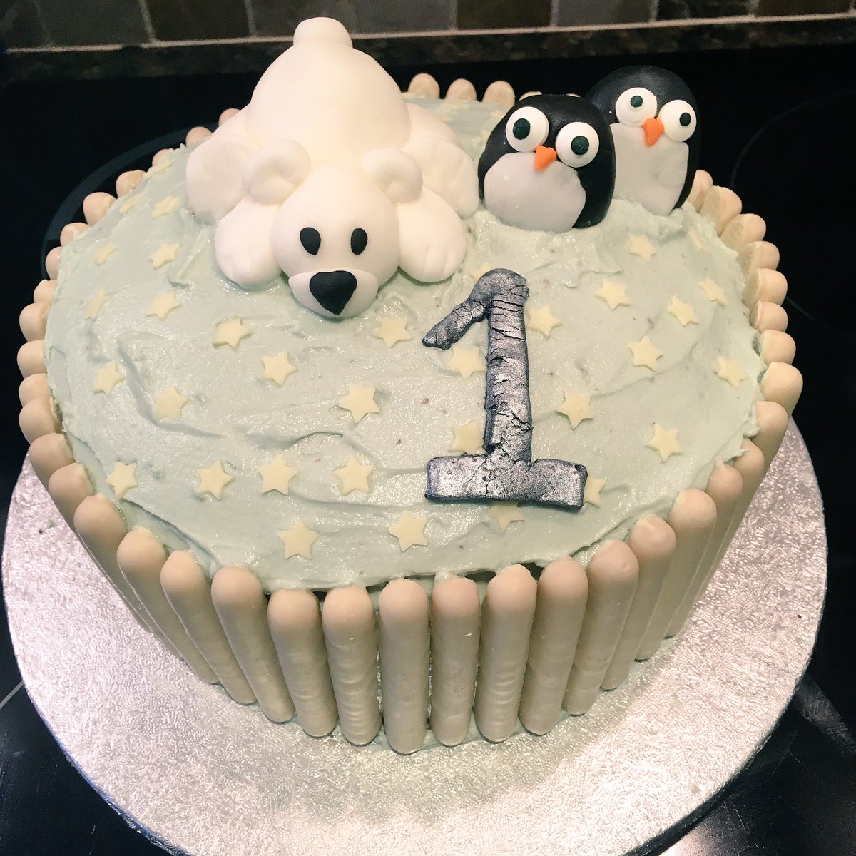 raachelcox's tweet photo. A year ago today I was meeting my gorgeous nephew for the first time 😍Today I'm baking him a festive birthday cake 🎂 Happy birthday Oz! X https://t.co/8cH9cVbVhq