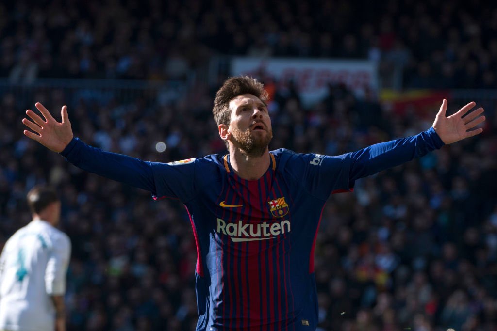 #LaPulgaBiónica en lo suyo. 25 goles de por vida en #ElClasico.