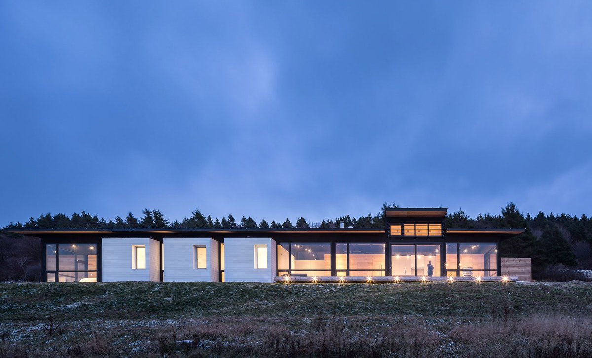 BioAEF_Srl's tweet photo. Modern Architecture Around the World :-)
Beautiful canadian house by Omar Gandhi Arch.
#modernarchitecture #modernhomes #linearhouse #minimalism https://t.co/spZLUXTDun