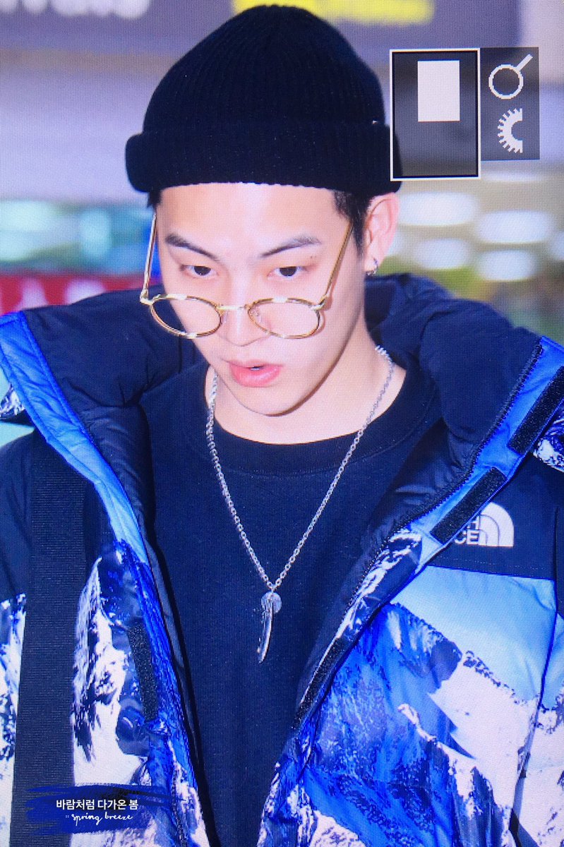 springbreeze16's tweet photo. 171223 김포공항 입국 귀여워 안경👓💕💕💕 #JB #재범 #GOT7 #TurnUp https://t.co/2Xw0IiSDZe