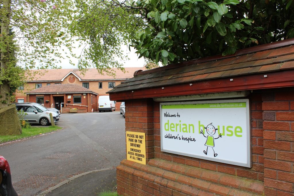 GoldmarkCom's tweet image. Awesome effort by the Goldmark team collecting  and distributing parcels of joy!!! 

Thanks to all your generous support and our crew of helping elves we were able to purchase, wrap and drop the gifts to some wonderful children at @DerianHouse and @EastLancsHosp.