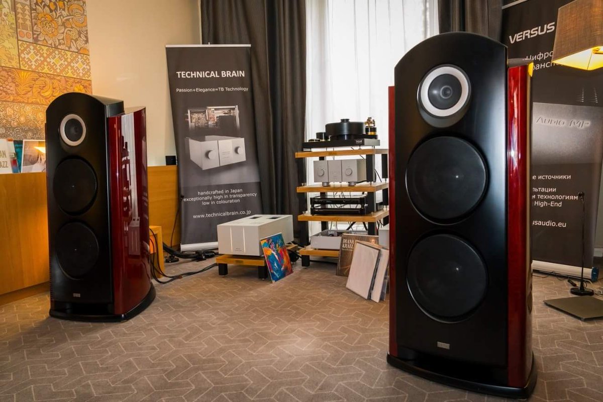 Berny2876's tweet image. #TechnicalBrain TBC-Zero EX2 complete #preamp with phono stage and TBP-Zero/EX #monoblocks with a #MSBTechnologies digital front end and a #Brinkmann Balance #turntable as analog source driving the amazing sounding #TAD Reference One #loudspeakers...