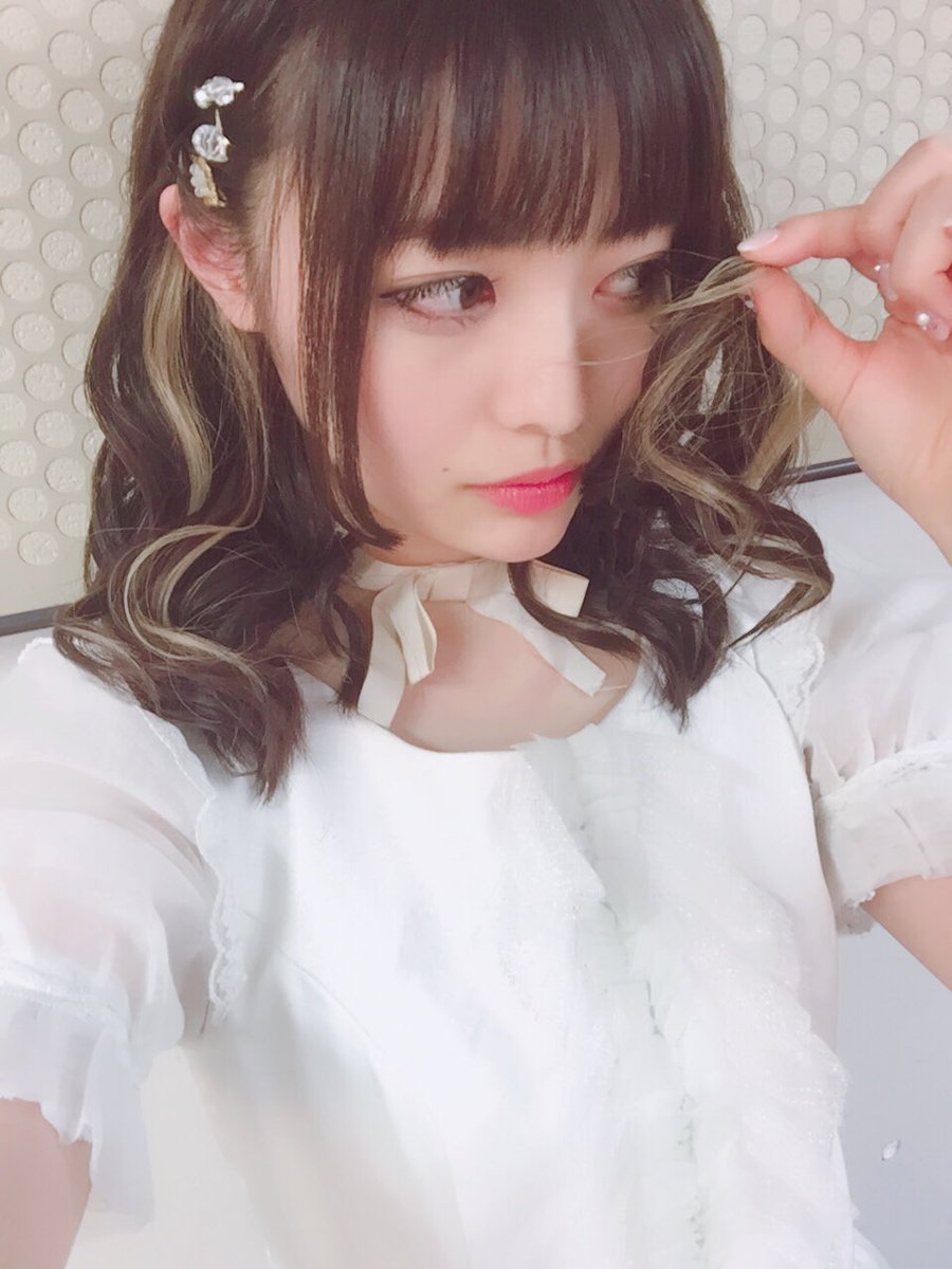 藤本結衣 Su Twitter ちなみに昨日は美容院 Kenchokamacho で髪の毛 をアッシュで暗めに染めて インナーカラーをブリーチして 髪を切って 触覚も整えて 前髪も切ってきました インナーカラー白くなりました 年末に間に合いました お世話になりました インナー