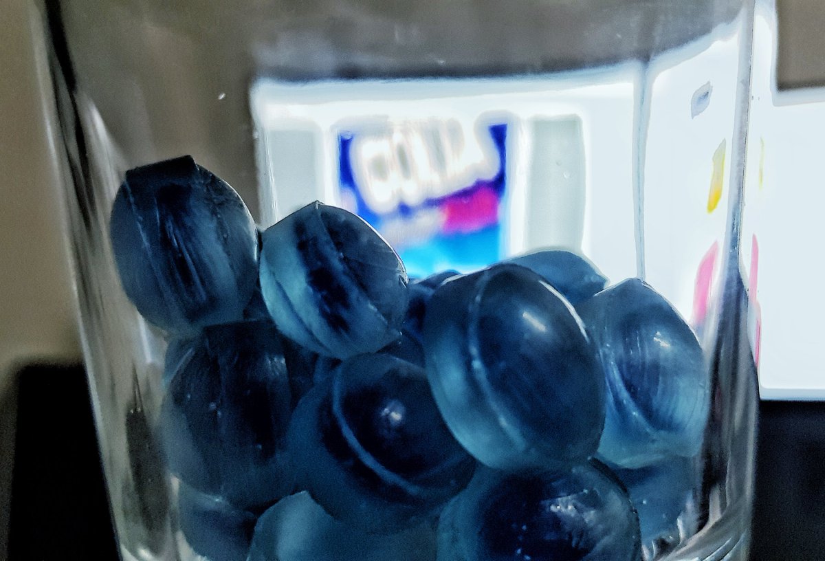 SPOILER ALERT

non so se le comprerò di nuovo..sto passando più tempo a mangiarle che a studiarle!

#semiotica #IUSVE
#goliaactiveplus