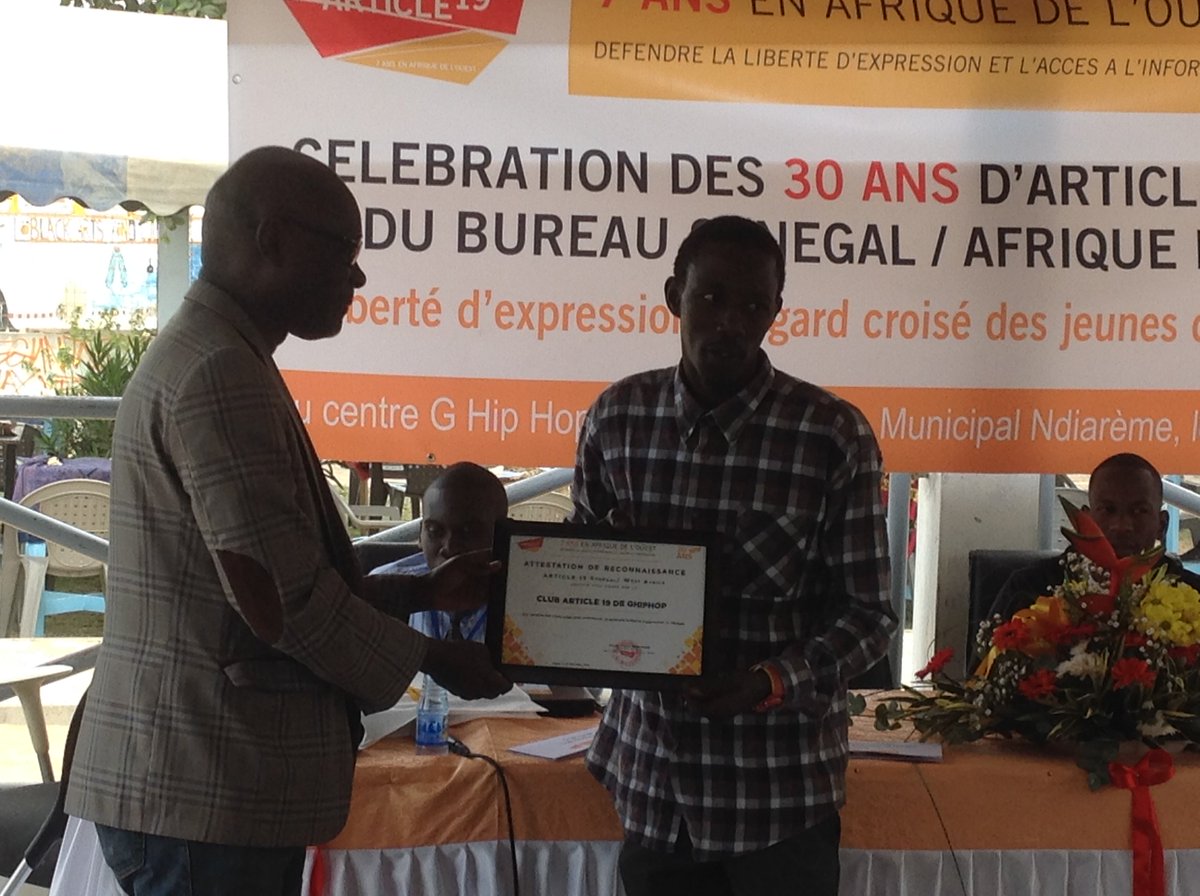 Article 19 Senegal Fin Du Forum Avec La Remise L Attestation De Reconnaissance Au Parrain Et L Installation Officielle Des Clubs De Article 19 Coupure Du Gateau D Anniversaire De Article 19 Par