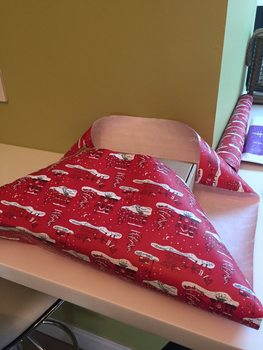 Jongreen1311's tweet image. Dear Santa, next year please send all presents ready wrapped #whatapalaver