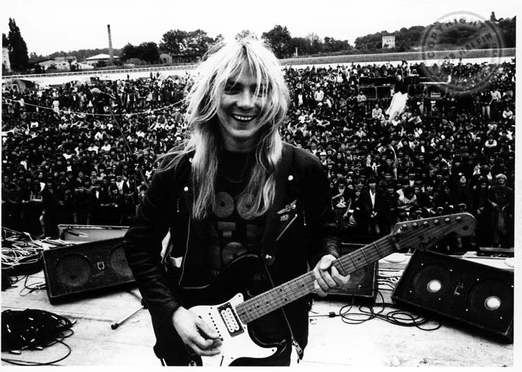 Happy Birthday Dave Murray ! True inspiration when i started playing guitar. 