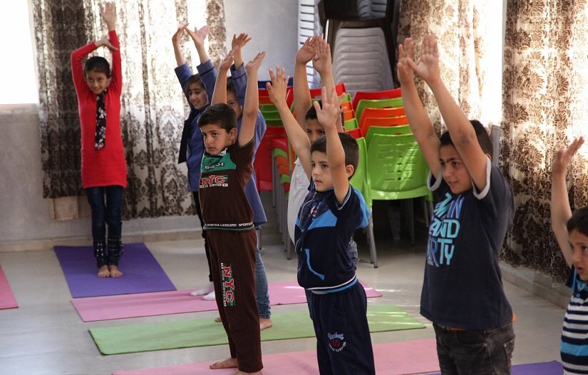 Trauma relief &amp; social support to Syrian war refugees by @Iahv an organisation founded by <a href="/SriSri/">Gurudev</a> has led to remarkable reduction in symptoms of anxiety, depression and post-traumatic stress disorder in relief camps.
firstpost.com/world/syrian-r…