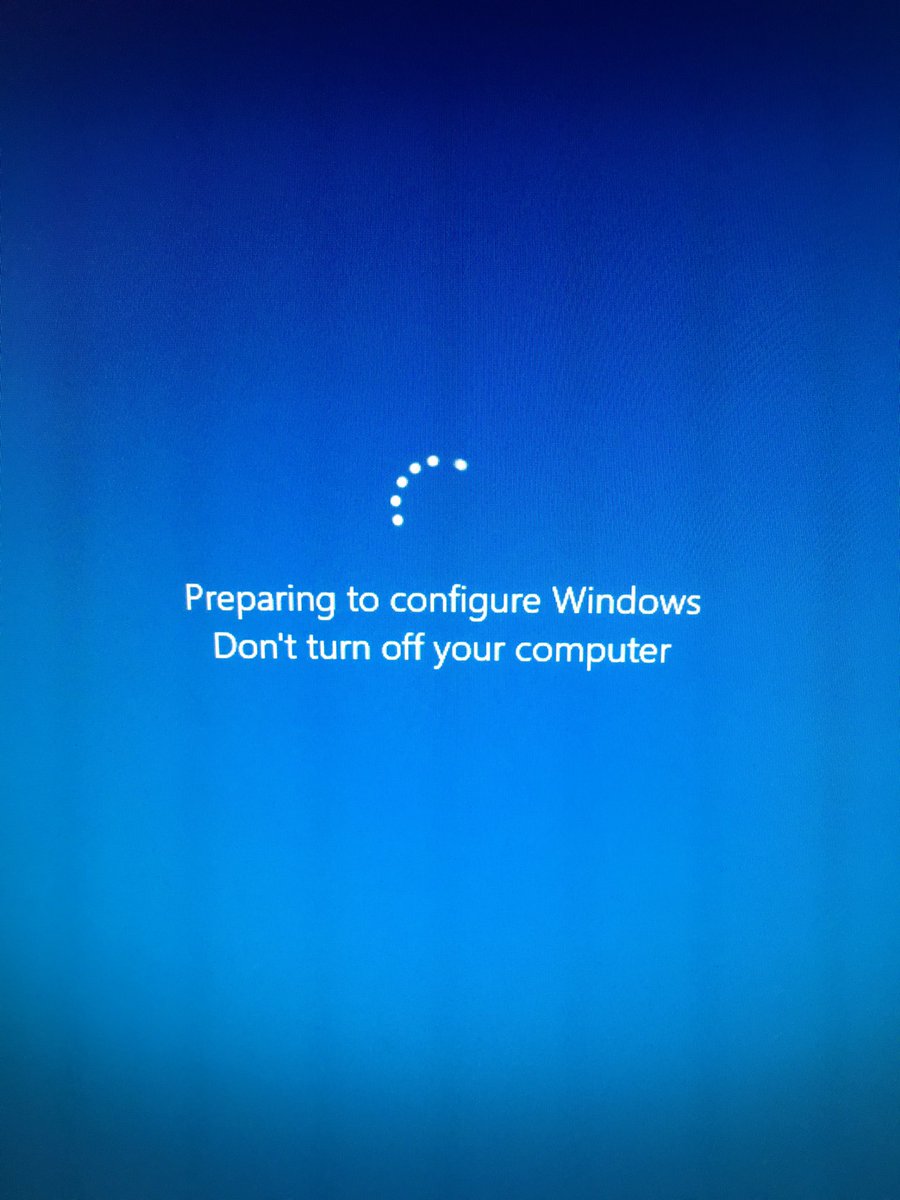 Kroxigorman's tweet photo. @windowsdev how long is the computer supposed to sit on this screen?!? https://t.co/4O448SgCH7