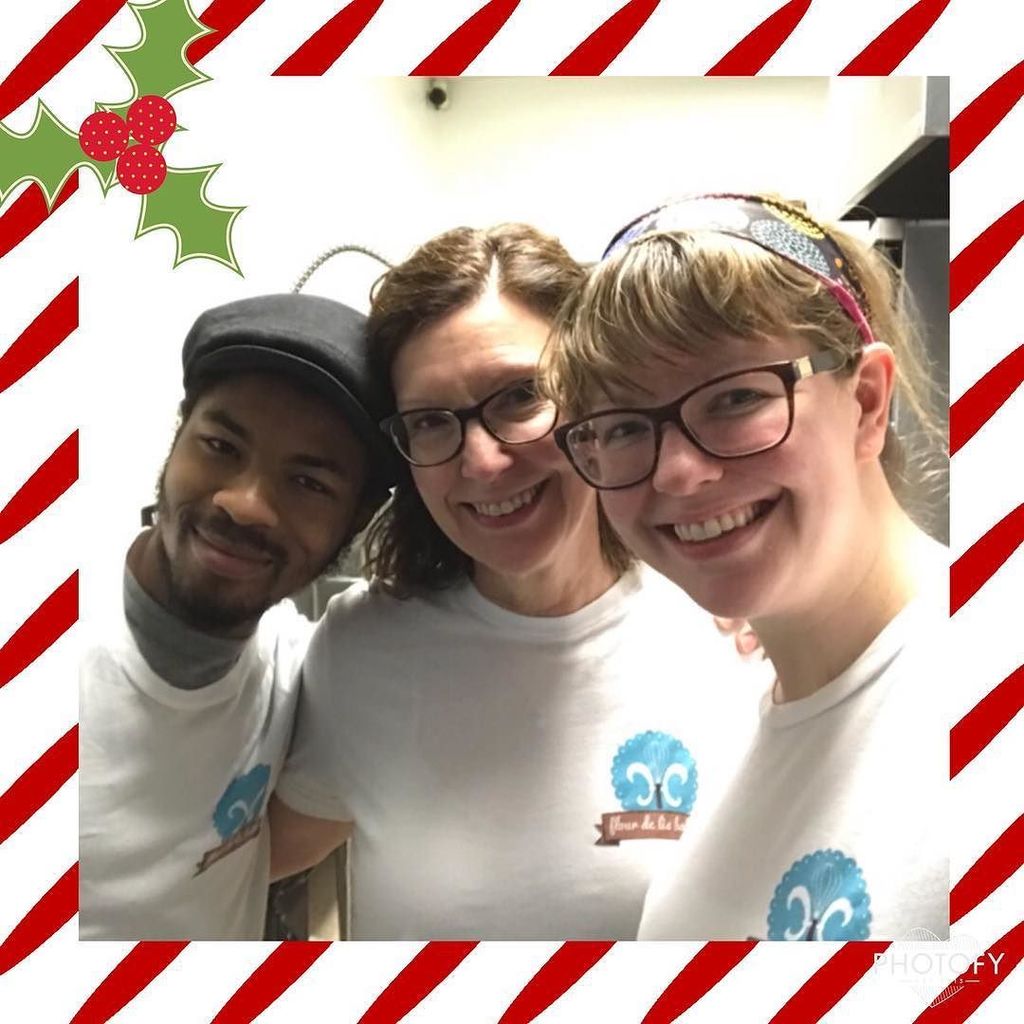 Merry Christmas from the Flour de Lis team! It has been a pleasure baking for you! A huge thank you to all of our customers for your years of support ❤️