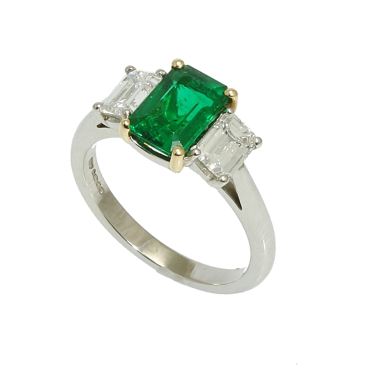 FurrandCo's tweet photo. An emerald and diamond three-stone ring in platinum.
https://t.co/Cp0vy5sXI2

#Emeraldring #emeraldanddiamondring #threestone https://t.co/p2FVOIkTKy