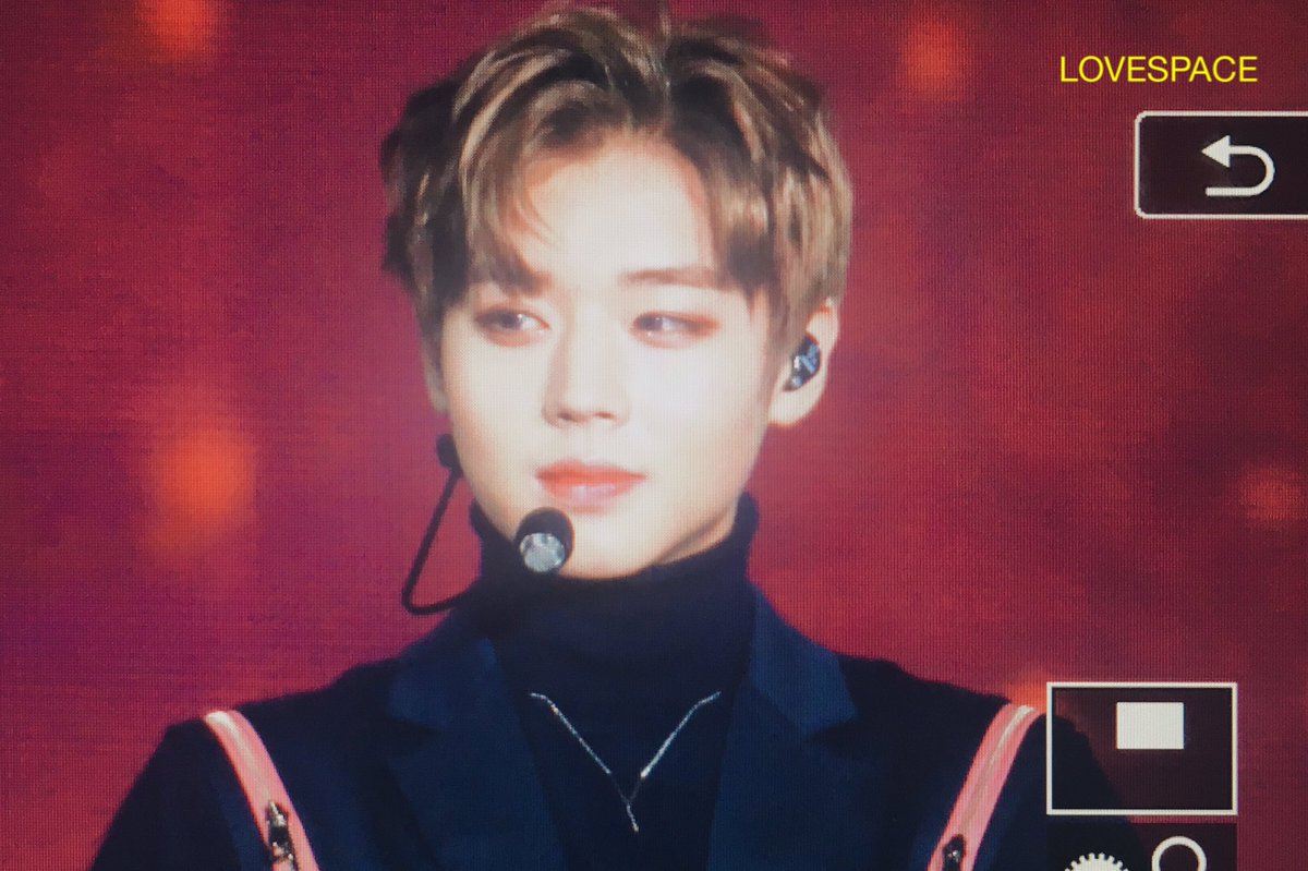 LOVESPACEXX's tweet photo. 171223 #박지훈 반깐지훈 댜룽���😍😍 열라 댜룽해😭😭😭 https://t.co/YwEksGLueT