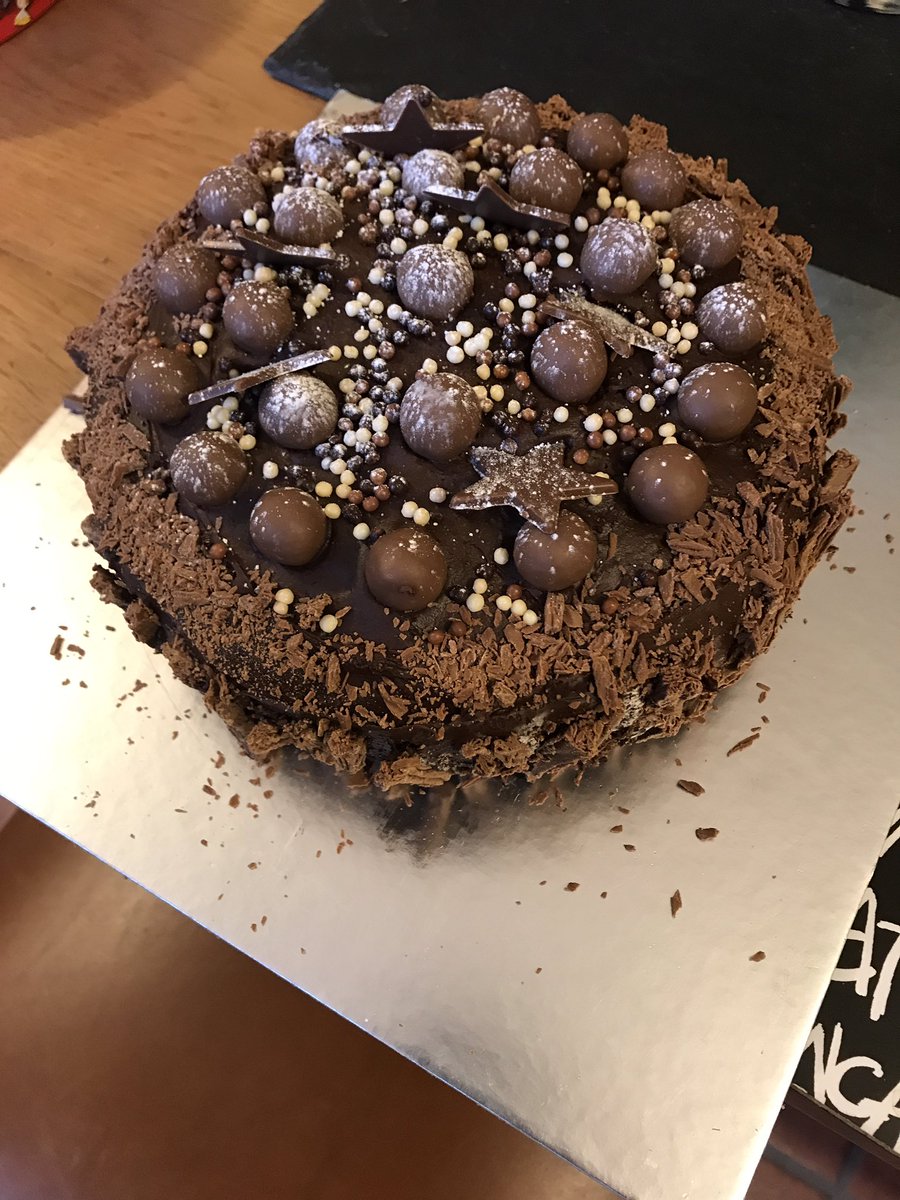 DavidL2357's tweet photo. Go on then I'll have a slice 😂😂 https://t.co/DsF6CFX68s