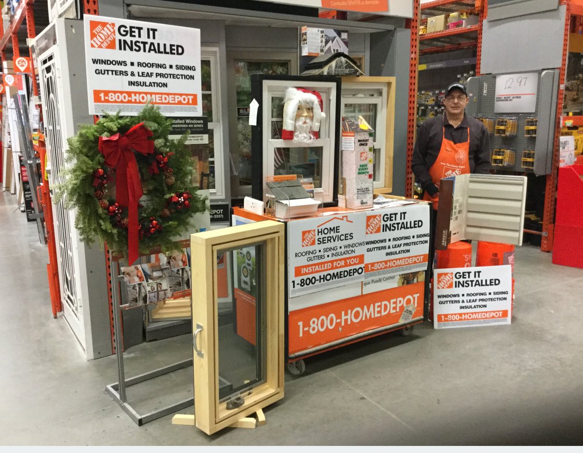 joehomedepot's tweet photo. HDE sales consultant Tom @store944 set up and ready to generate leads and help customers @andrewjalfano @thdShannon #hdeconnectivity HAPPY HOLIDAYS https://t.co/aXCDw2t2tm