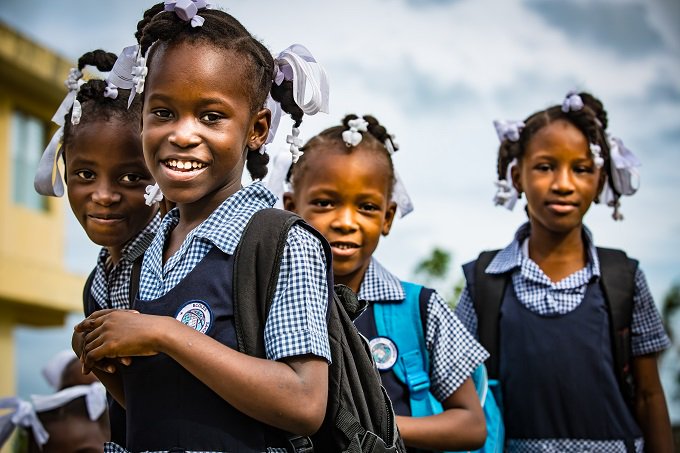 UNICEFHaiti's tweet photo. L’UNICEF a été sur tous les fronts au cours de cette année 2017. Pour tous les détails, lisez le texte de notre Représentant Marc Vincent.
https://t.co/3usmd3l6ez #Revue2017 #UNICEF #Haïti https://t.co/2aK8JSF9dB