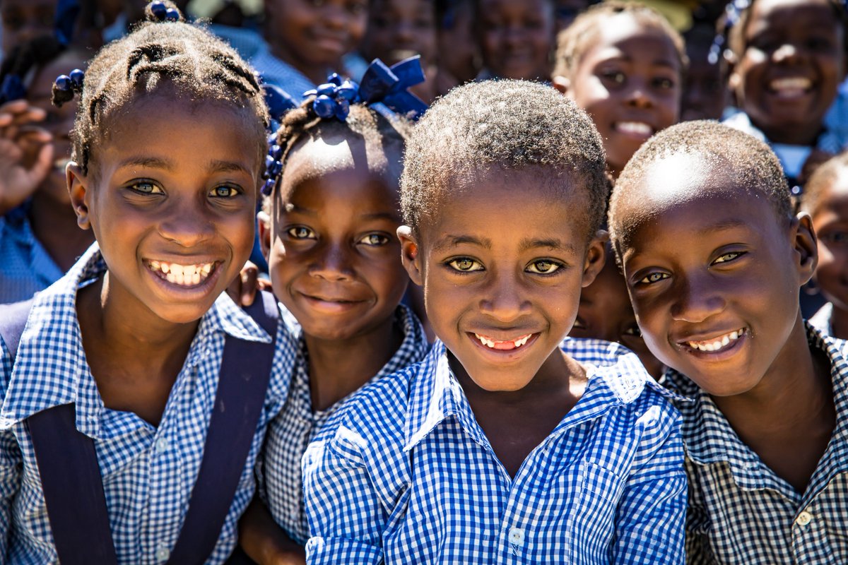UNICEFHaiti's tweet photo. L’UNICEF a été sur tous les fronts au cours de cette année 2017. Pour tous les détails, lisez le texte de notre Représentant Marc Vincent.
https://t.co/3usmd3l6ez #Revue2017 #UNICEF #Haïti https://t.co/2aK8JSF9dB