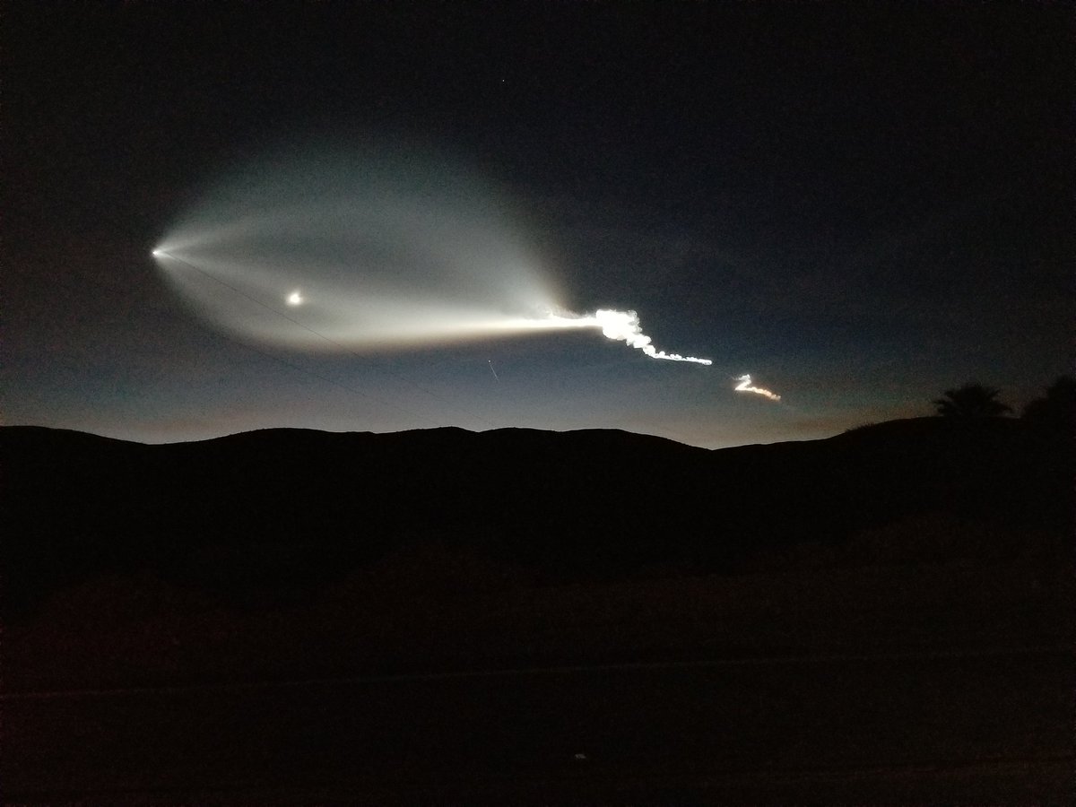 Lil_miss_JS27's tweet photo. So this happened over my town last night.... #rocket #coachellavalley https://t.co/eO8KhsIfml