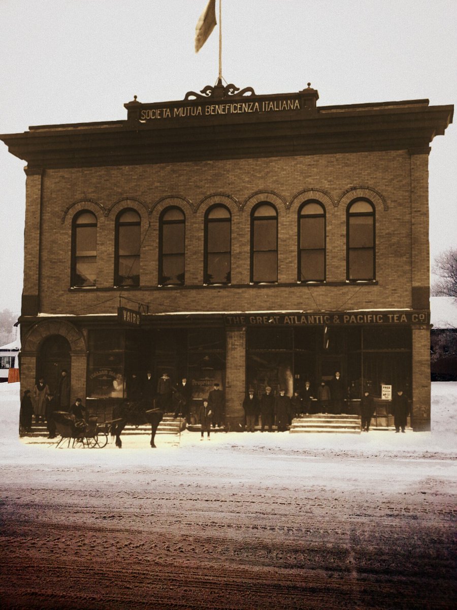 KeweenawNPS's tweet photo. A red sandstone arch punctuates the snow of a small park on 7th St. In 1913, a false cry of FIRE! caused panic at an Christmas Eve party in the Italian Hall. Exiting quickly, those at the bottom of a staircase were crushed by those on the top. 73 died. #MissingintheCopperCountry https://t.co/3IsnWOeuvh