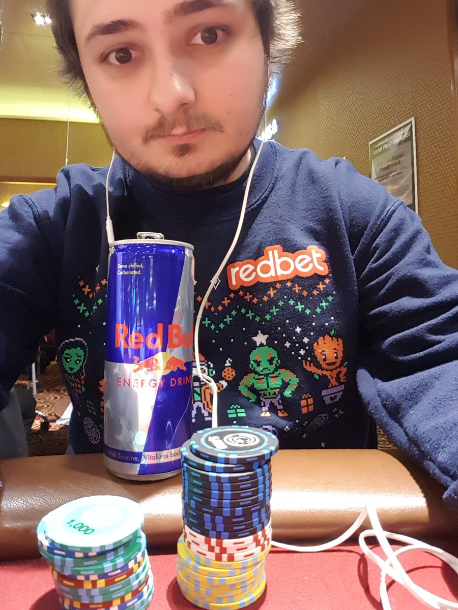 jwjhooperJh9h's tweet photo. Christmas Cracker day 2 time... going in 6th in chips so hopefully score a deep run #Grosvenorchristmascracker #redbet #redbull https://t.co/1F5LbUiaSB