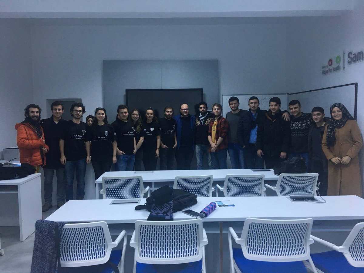 gazisiber's tweet image. Kardeş topluluğumuz @GaziCyber , davetimizi kabul edip katılımlarından dolayı çok teşekkür ediyoruz. Gazi Üniversitesinin Beyaz Hacker adayları @gazibisat ve @GaziCyber bir arada. #siberkamp17 #Python #pythonforhackers #beyazhacker