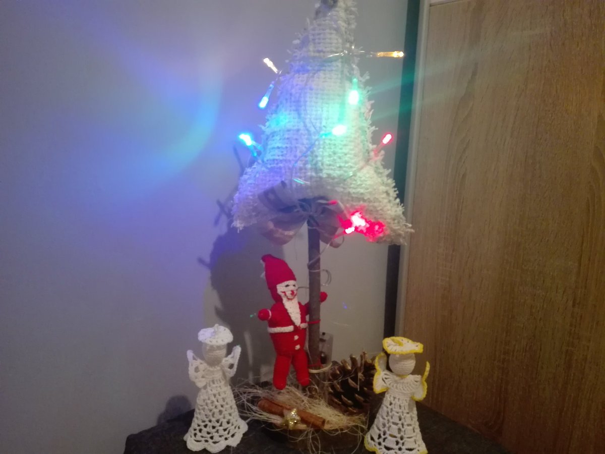 kittaeyongiez's tweet image. UWAGA DAJCIE RT TEMU CZEMUŚ CO ZROBIŁA MOJA BABCIA A JUTRO POD CHOINKĄ BĘDZIECIE MIEĆ WSZYSTKO CZEGO PRAGNIECIE 
TO NIE SĄ ŻARTY
JEDEN RT A WSZYSTKIE WASZE MARZENIA SIĘ SPEŁNIĄ 
WESOŁYCH ŚWIĄT !!!